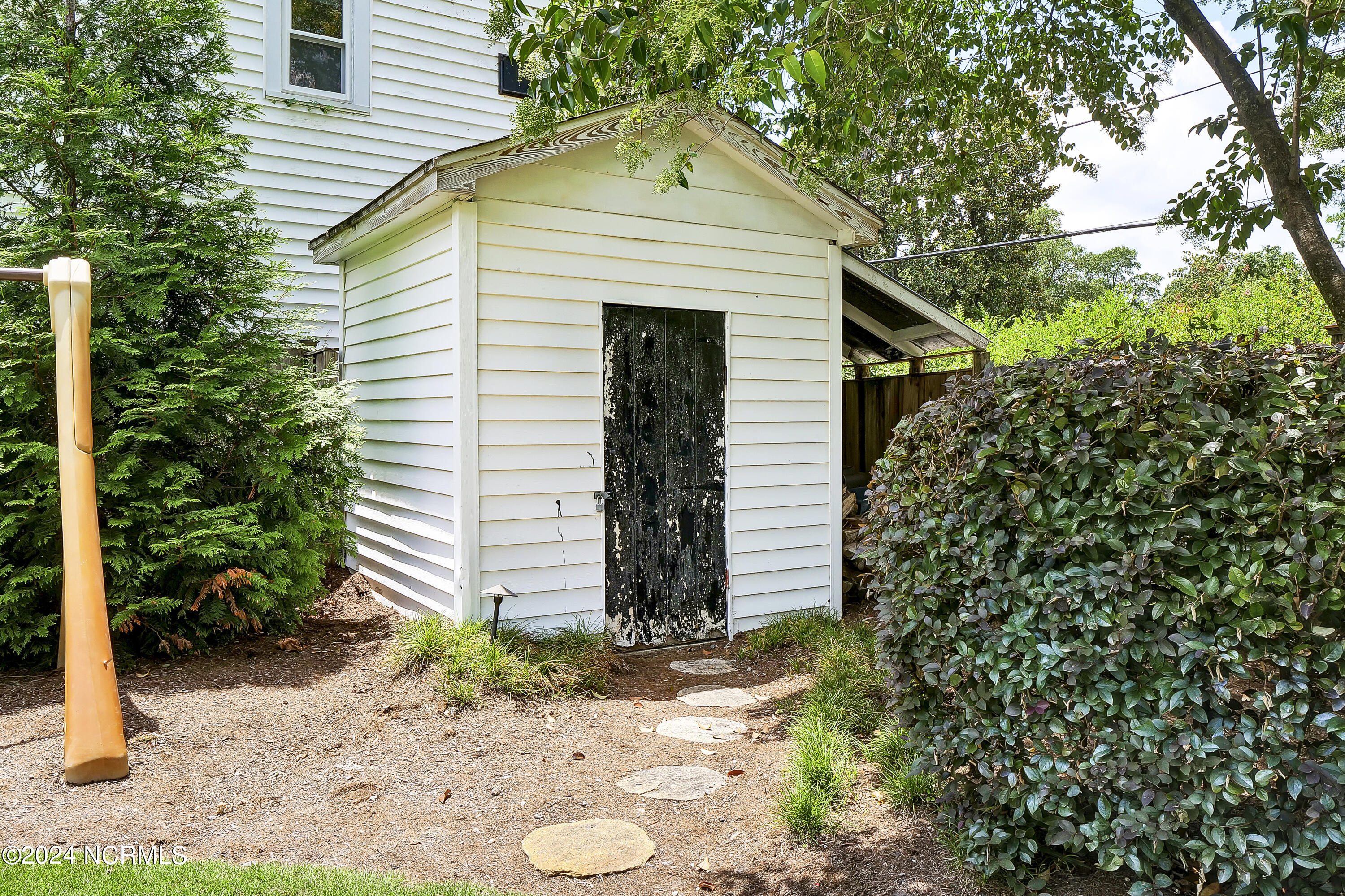 1322 Country Club Road