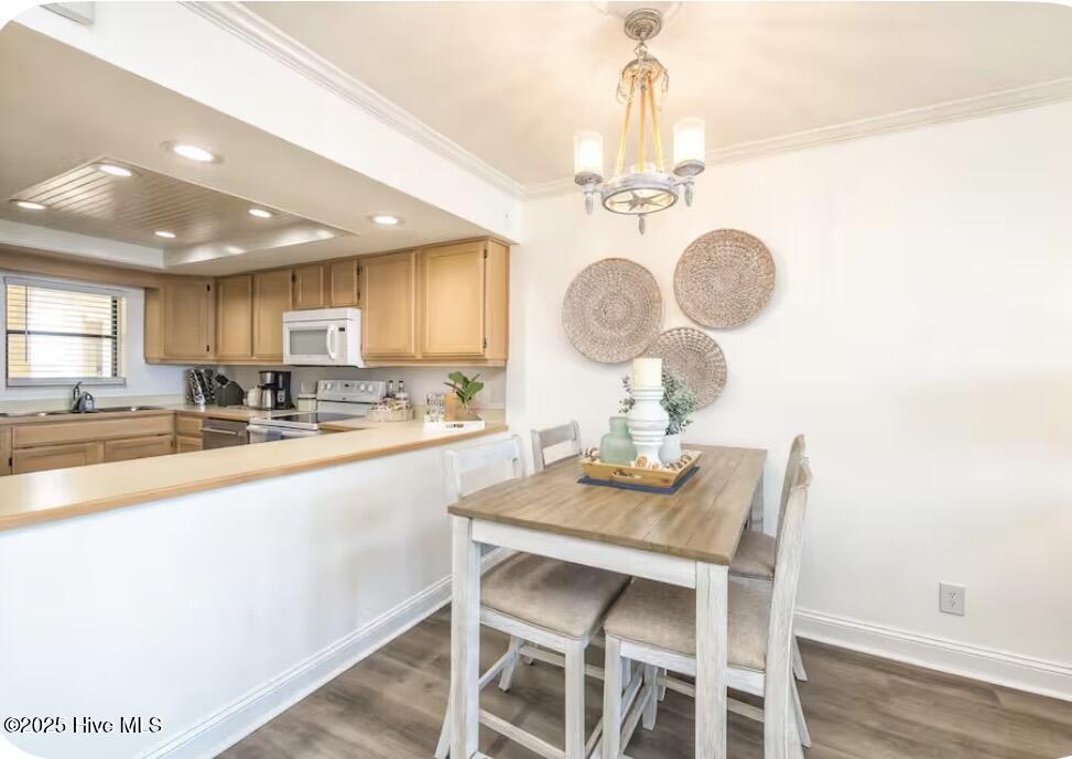 1704 Lumina Avenue N Apt 8d