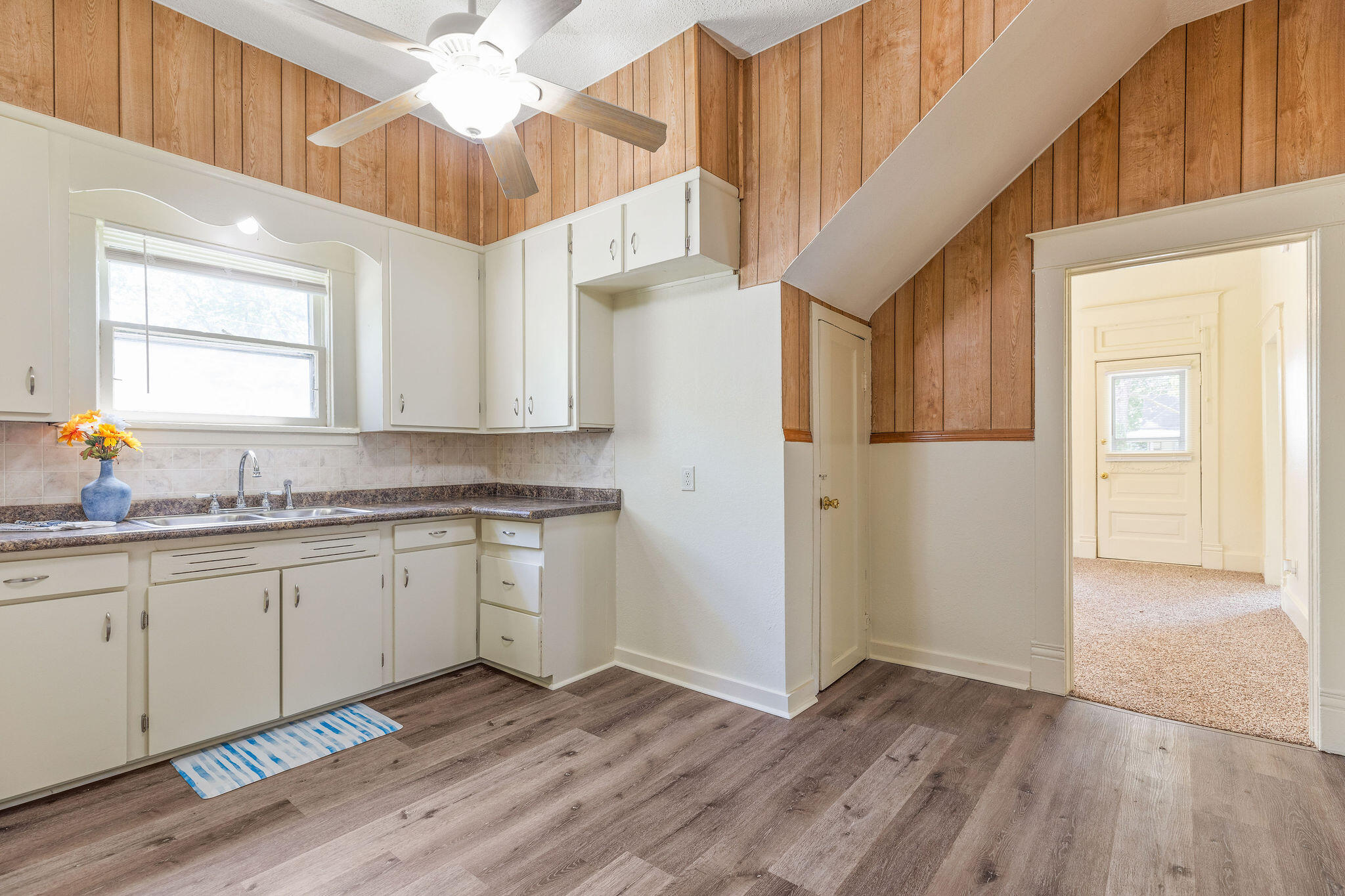 901 W Poplar Street