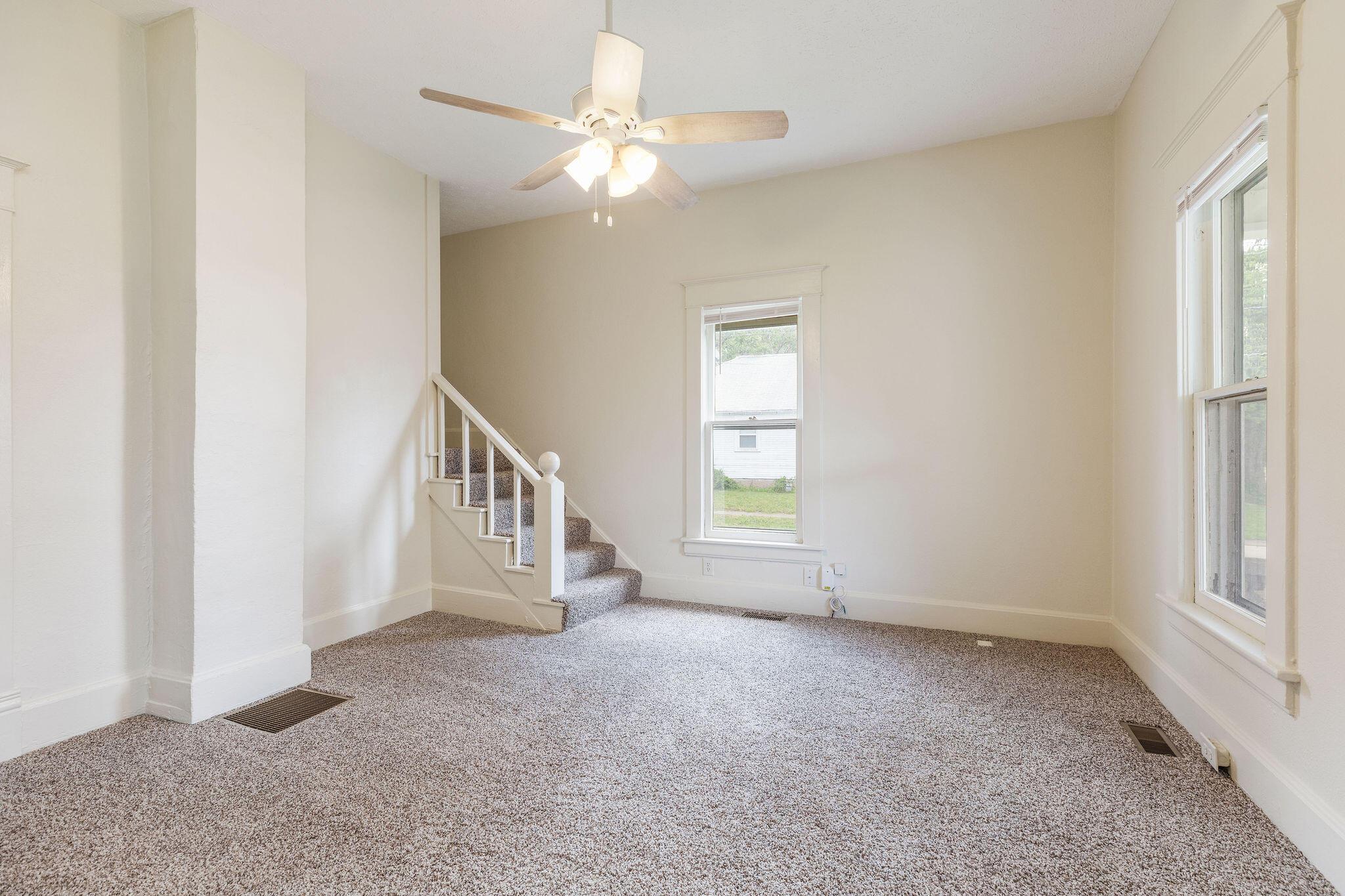 901 W Poplar Street