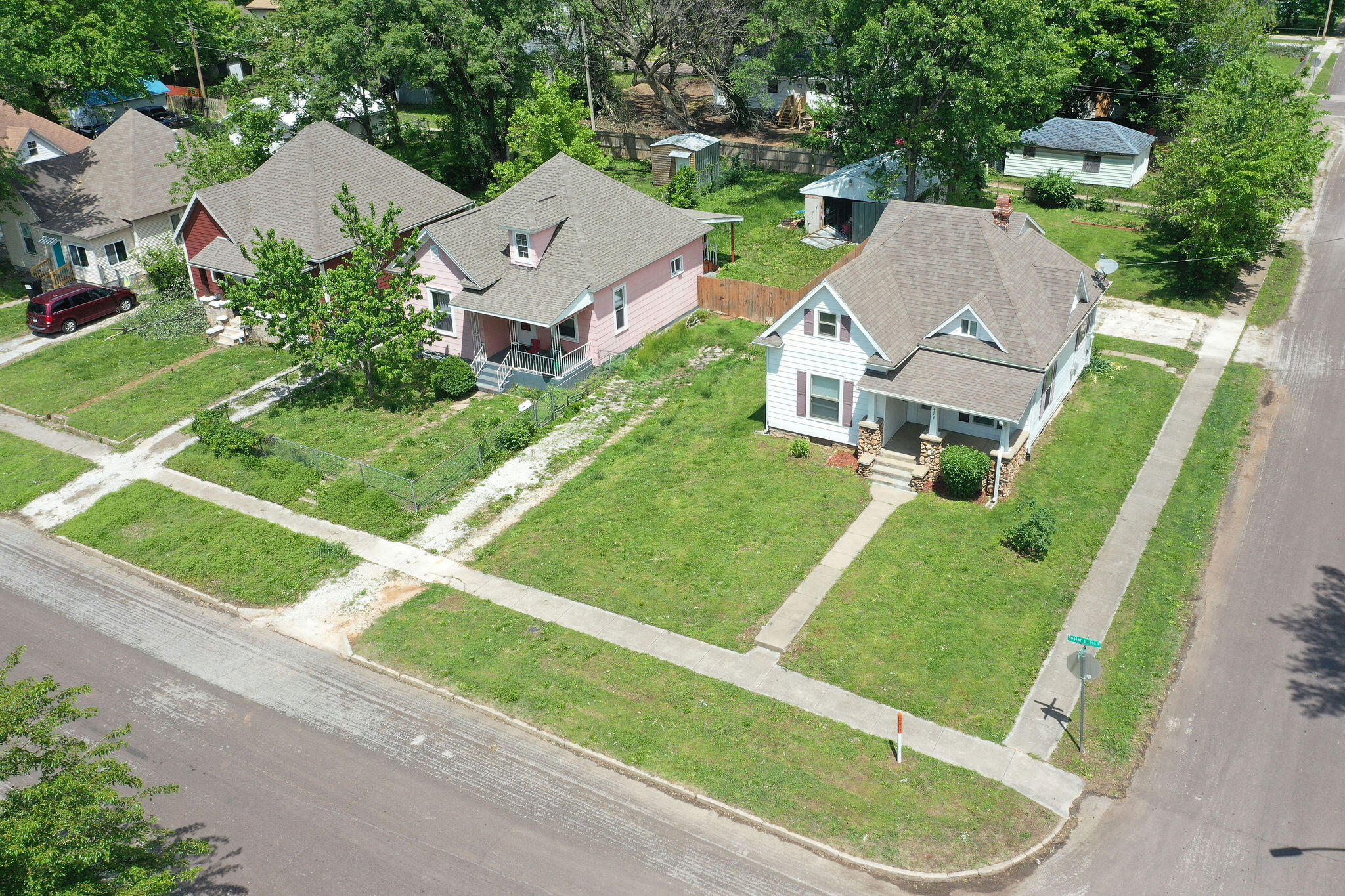 901 W Poplar Street