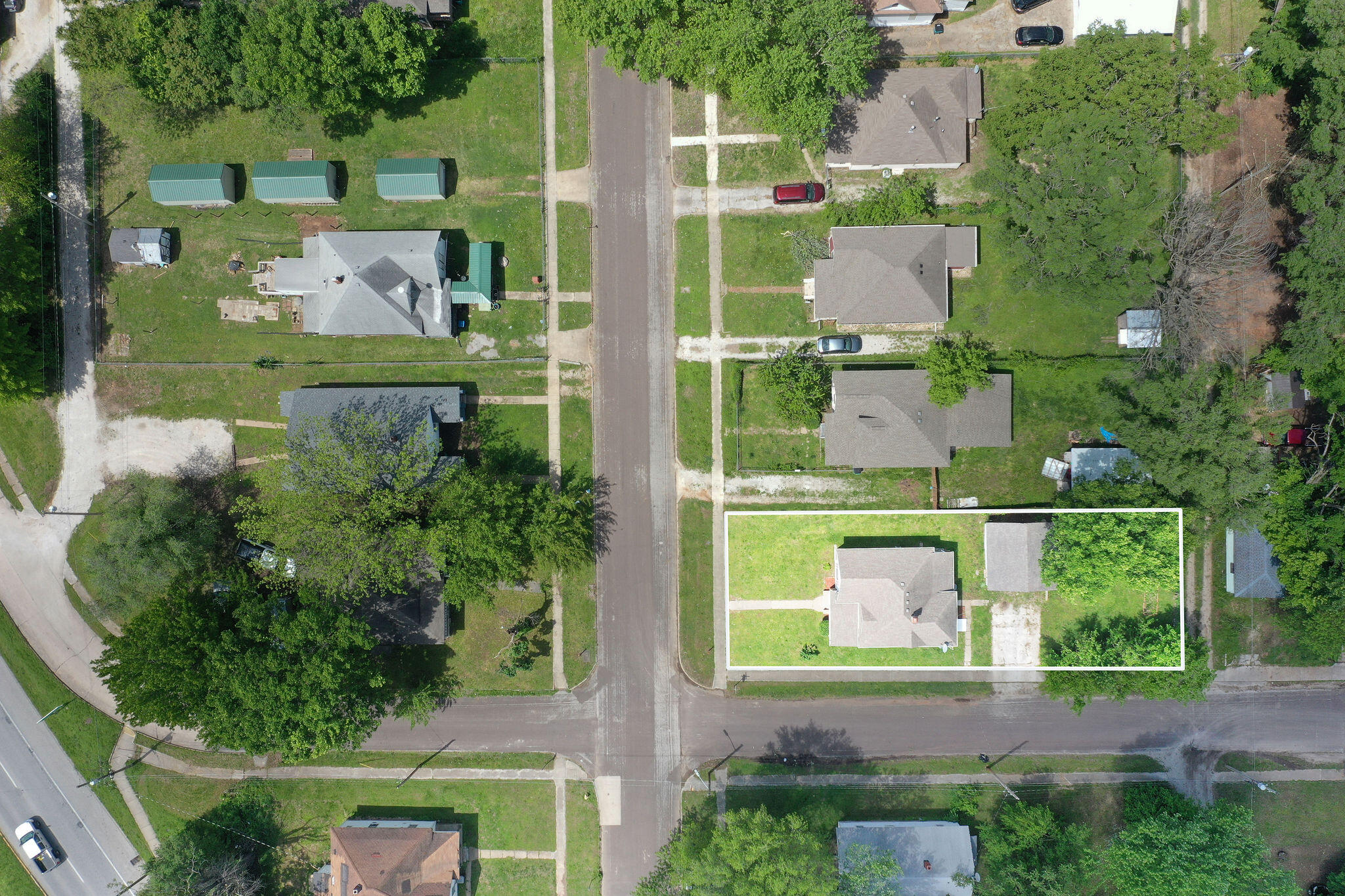 901 W Poplar Street