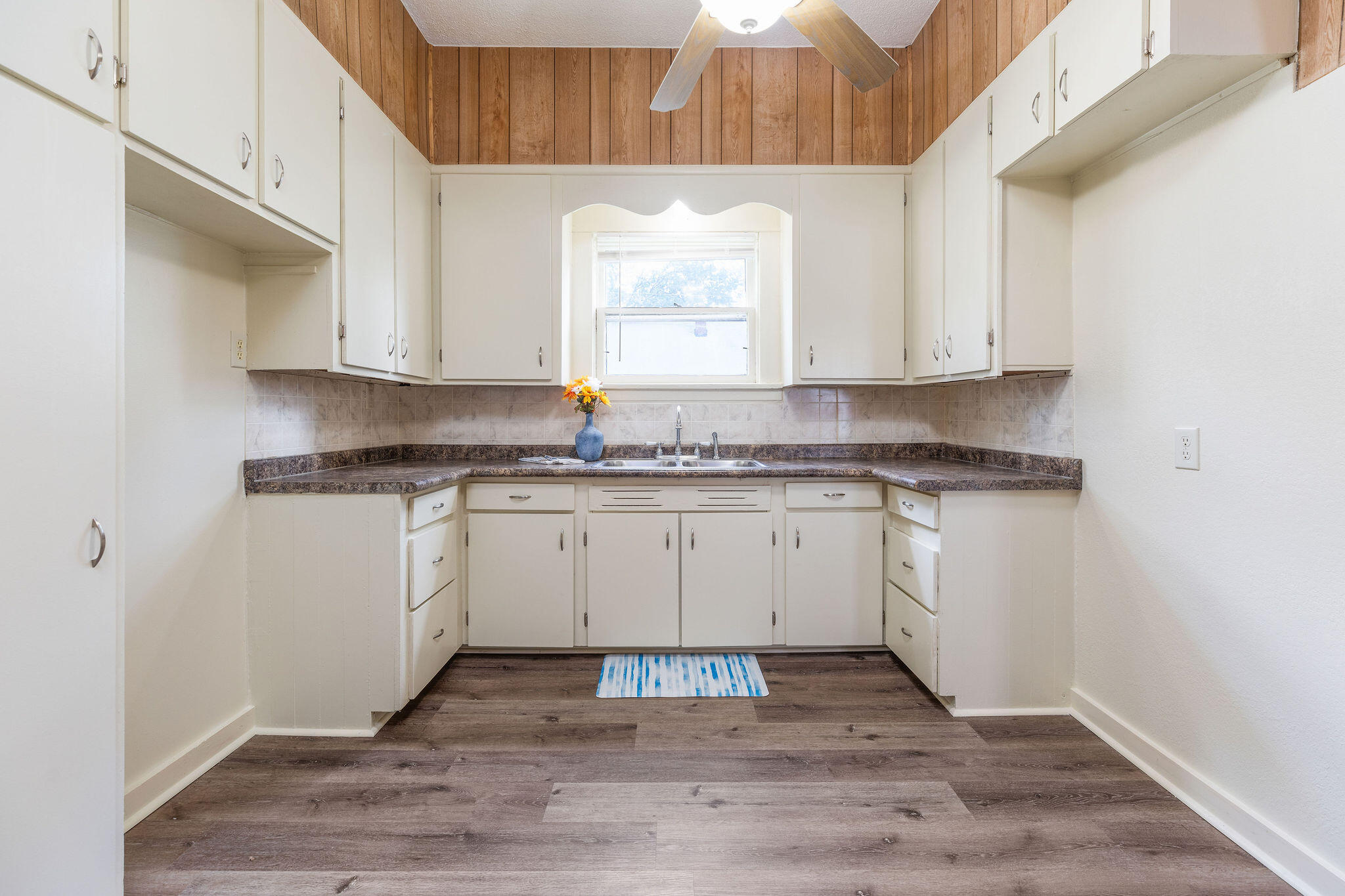 901 W Poplar Street