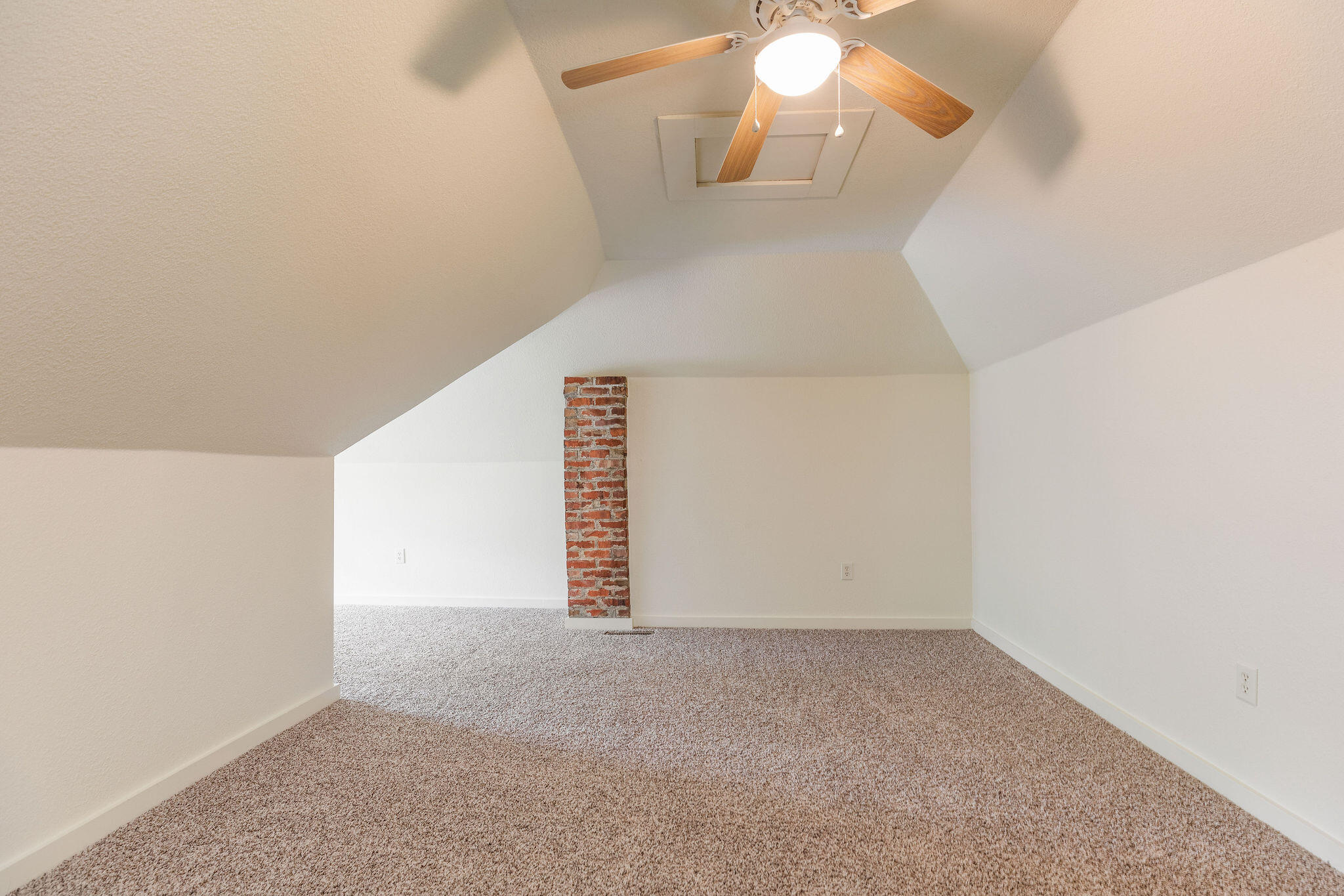 901 W Poplar Street