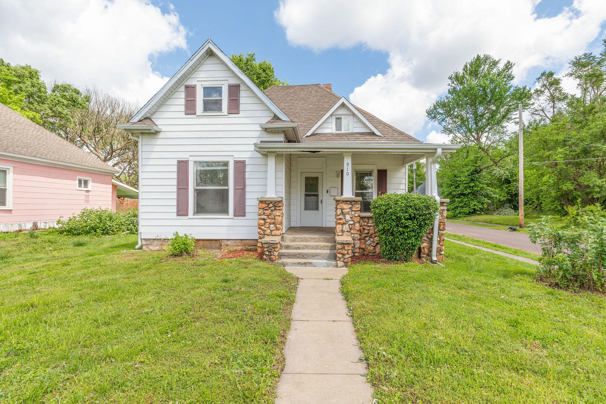 901 W Poplar Street