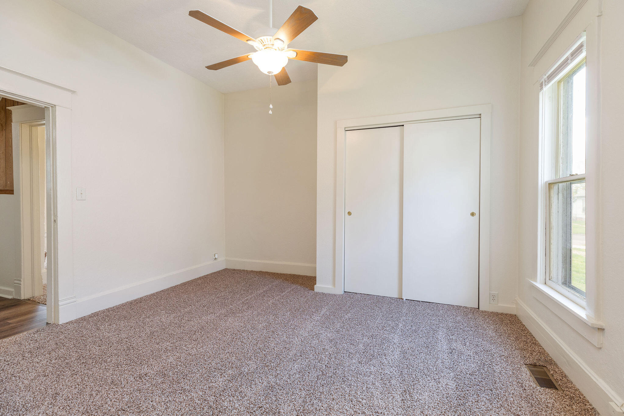901 W Poplar Street
