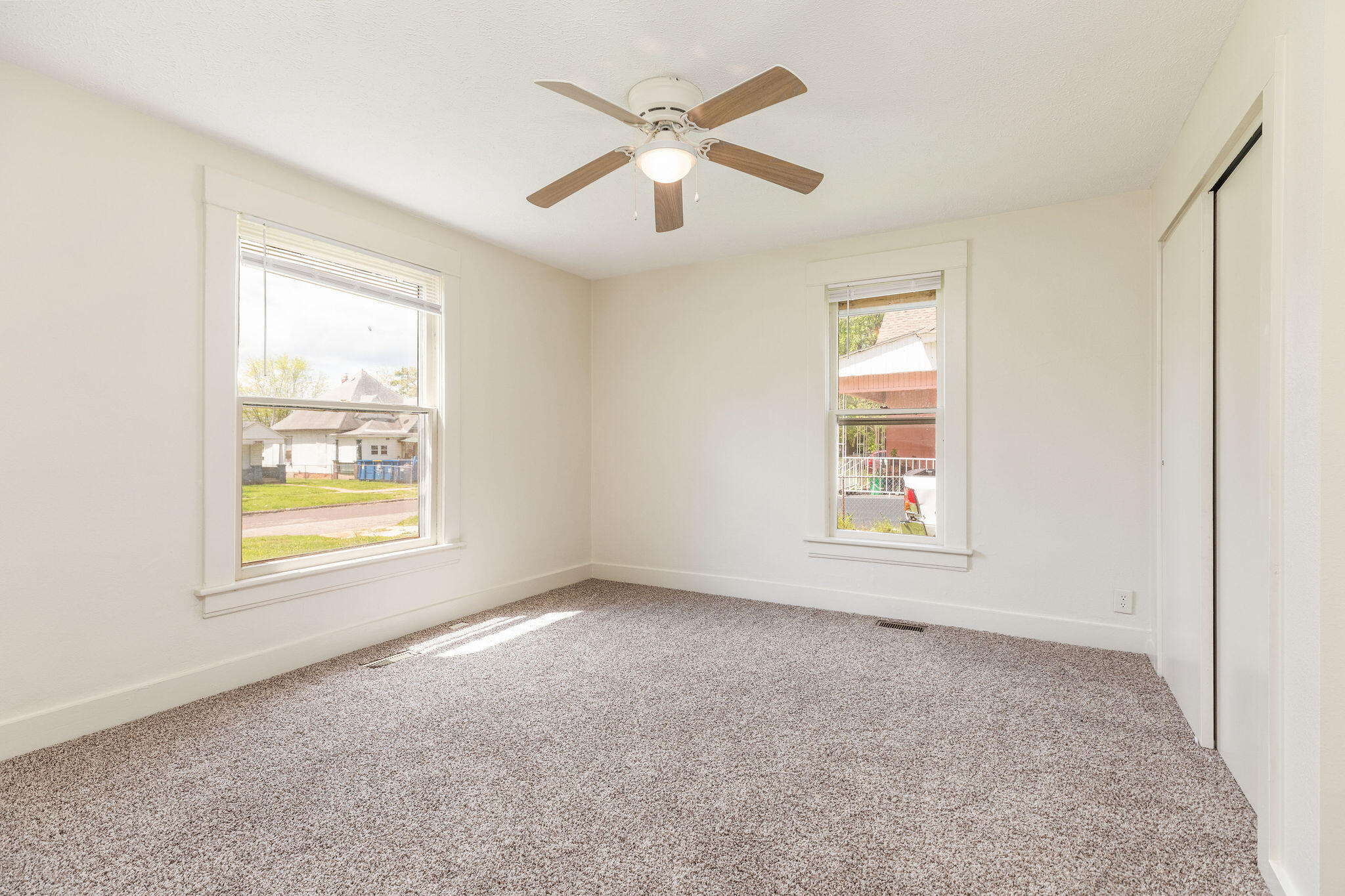 901 W Poplar Street