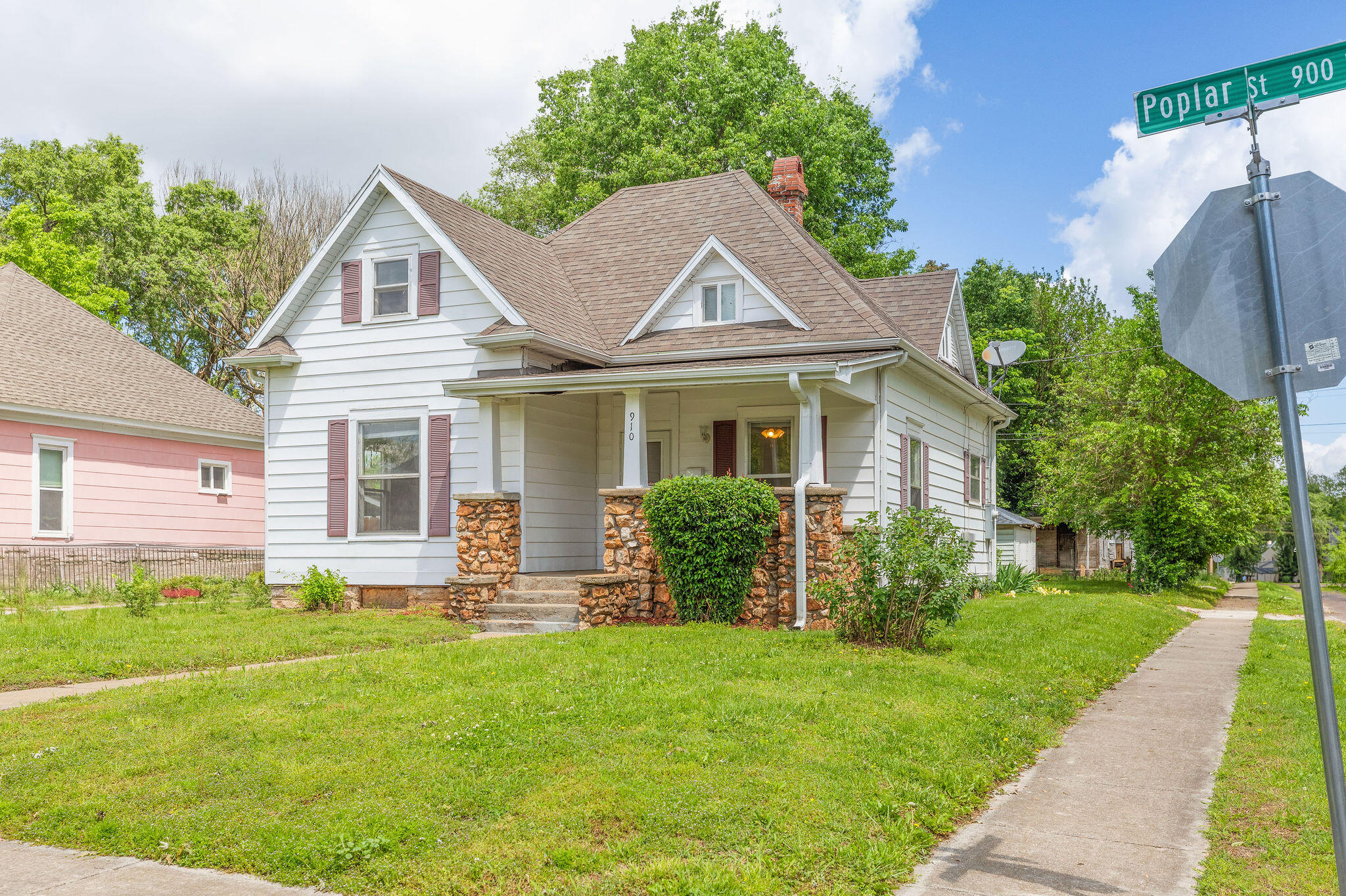 901 W Poplar Street