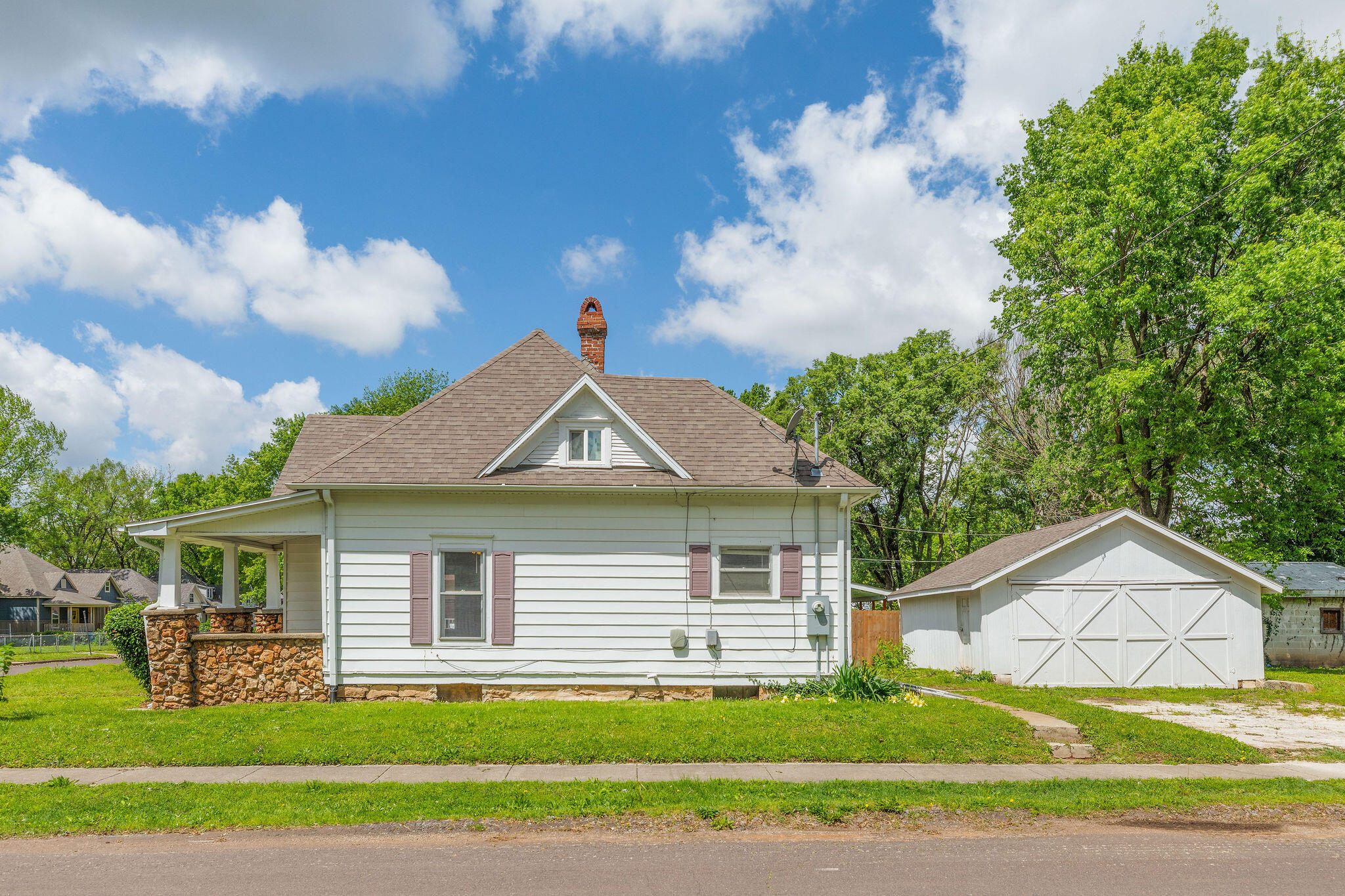 901 W Poplar Street