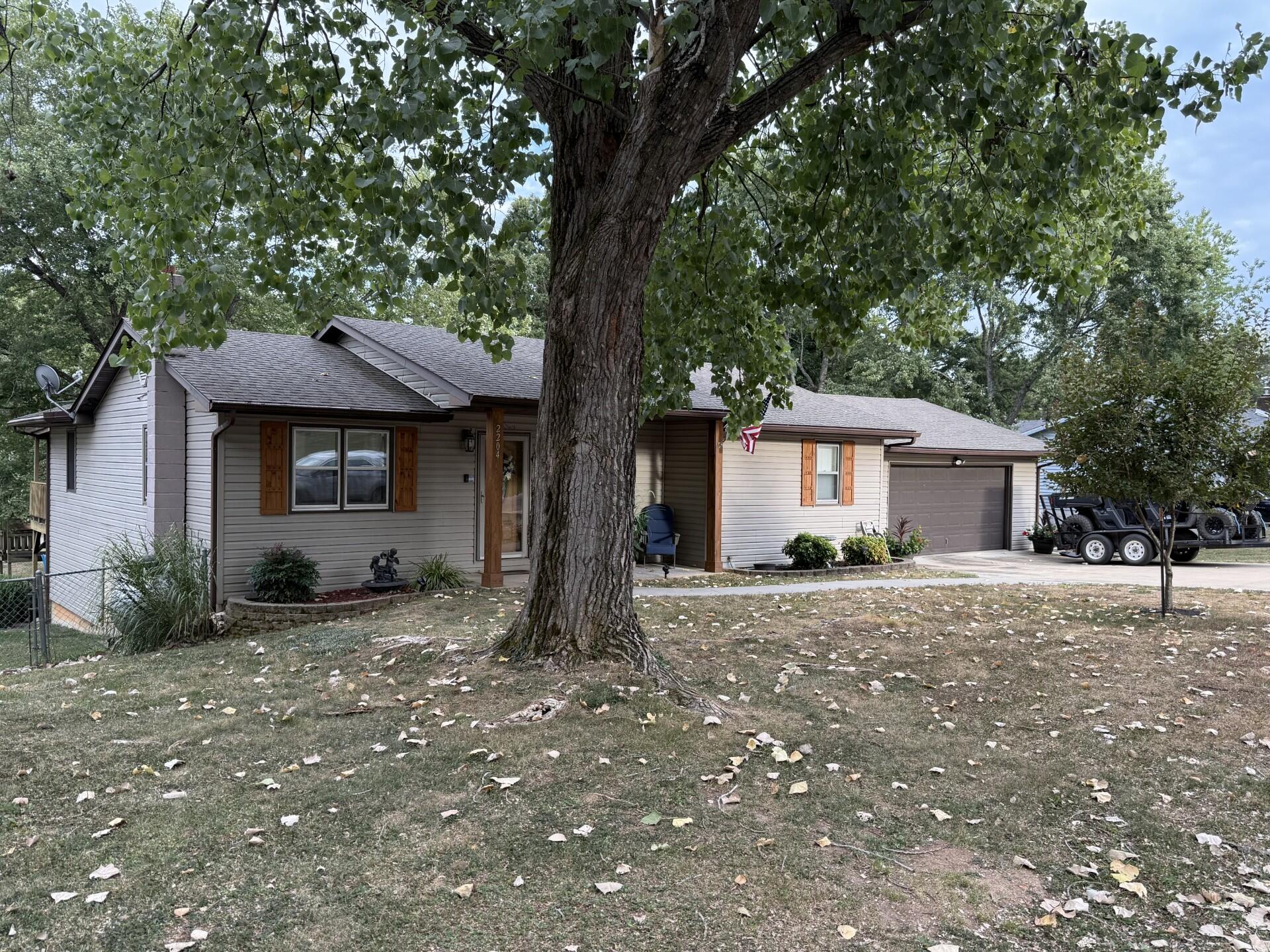 2204 Lynn Drive