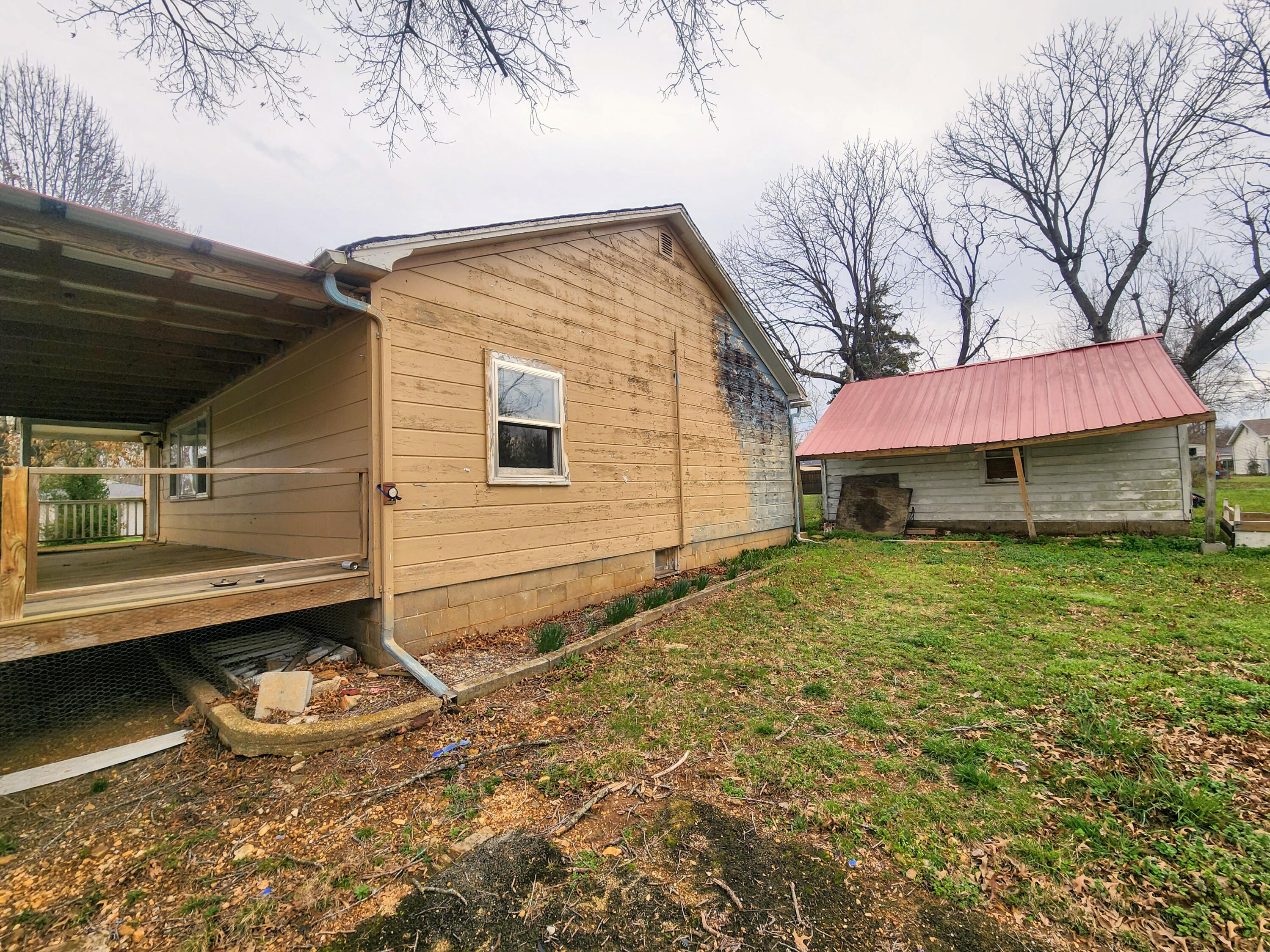1462 W 5th Street