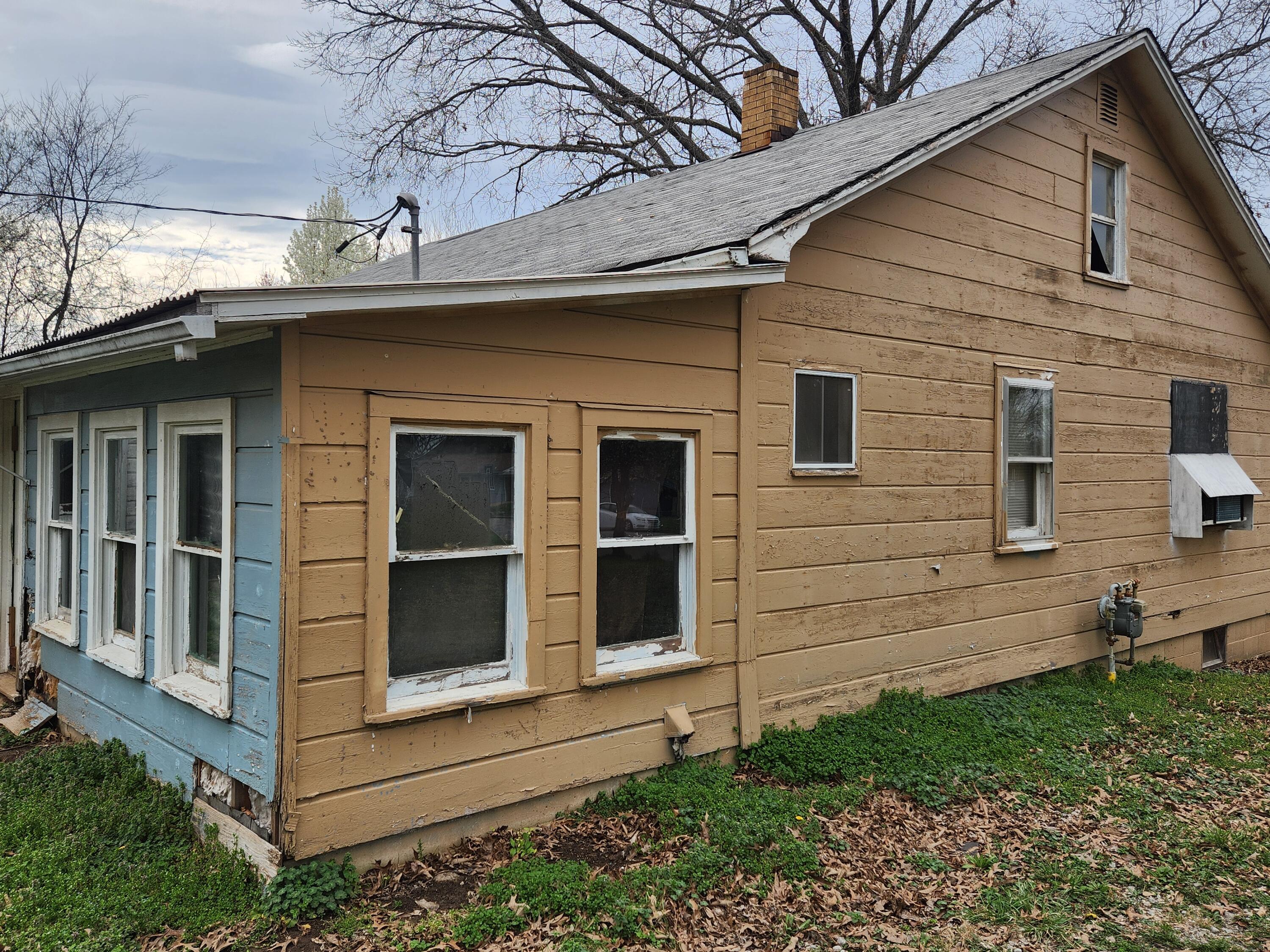 1462 W 5th Street