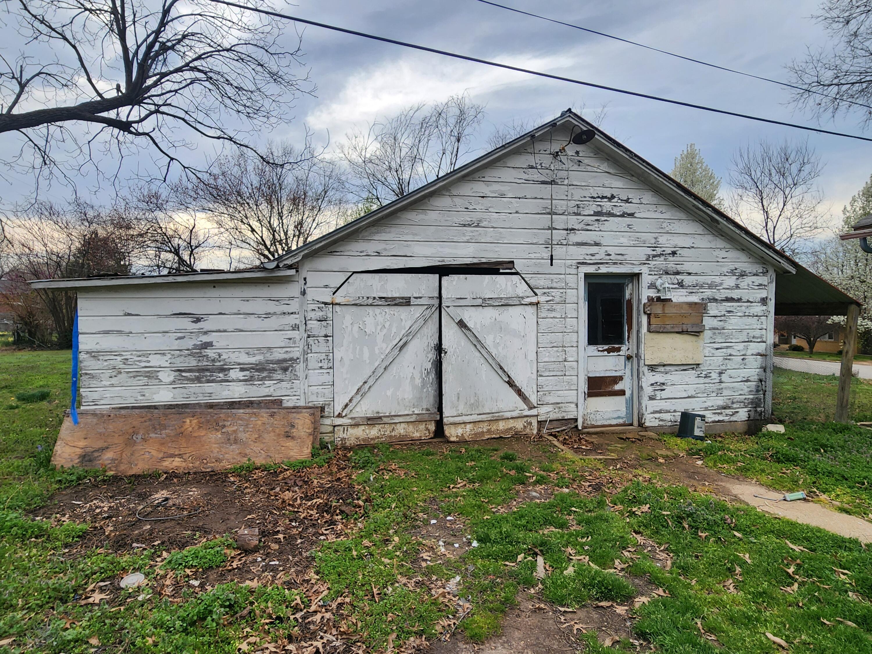 1462 W 5th Street