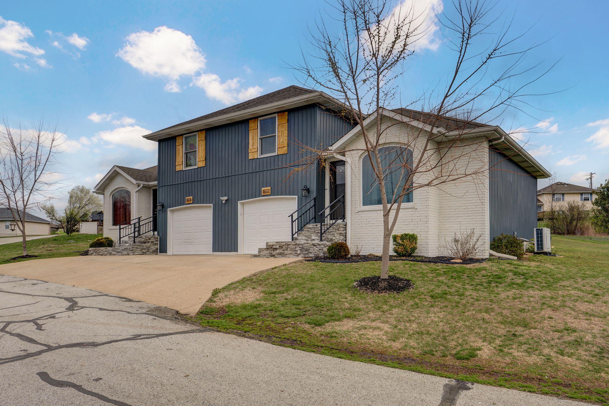 1602 1604 Sherwood Court