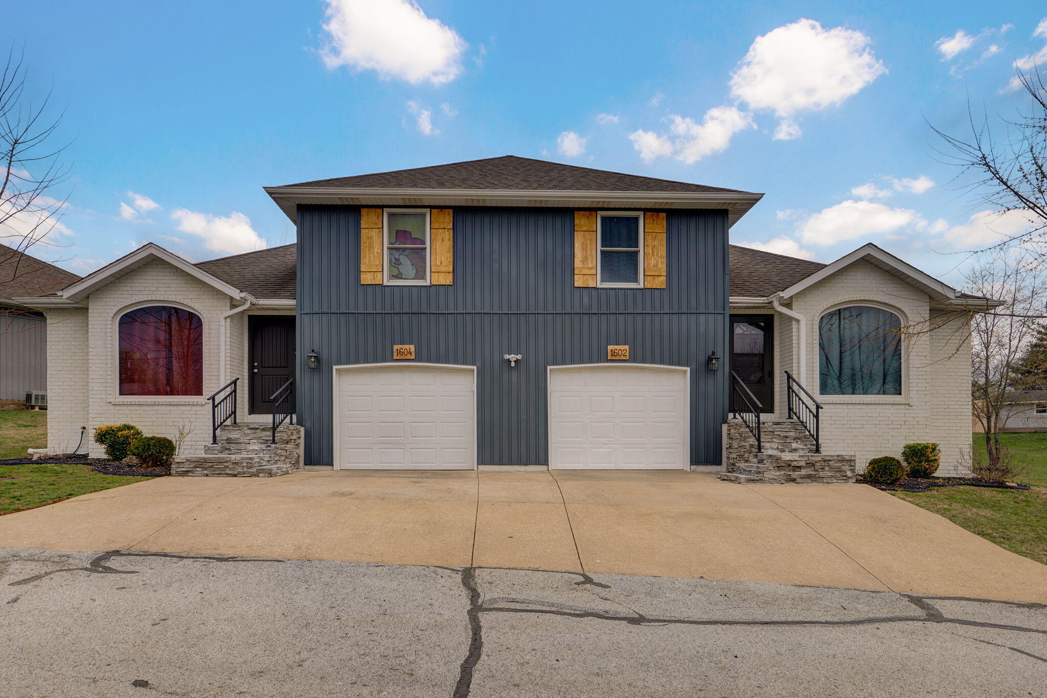 1602 1604 Sherwood Court
