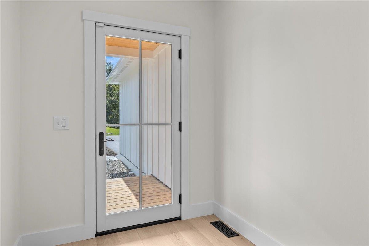 539 Thomas Lane Unit: 27