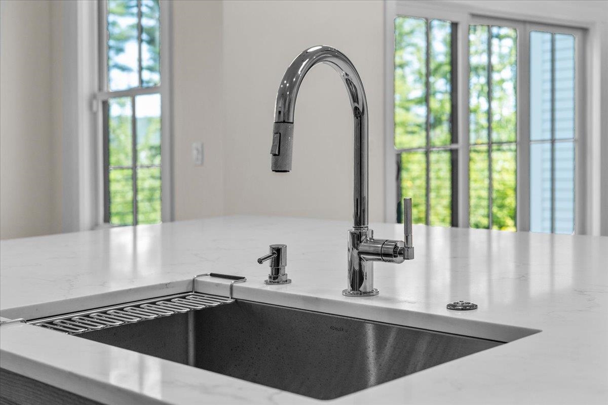 539 Thomas Lane Unit: 27