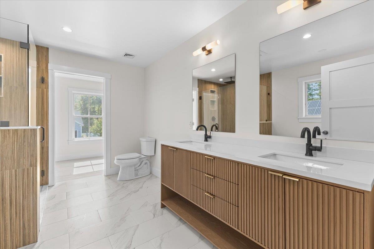 539 Thomas Lane Unit: 27