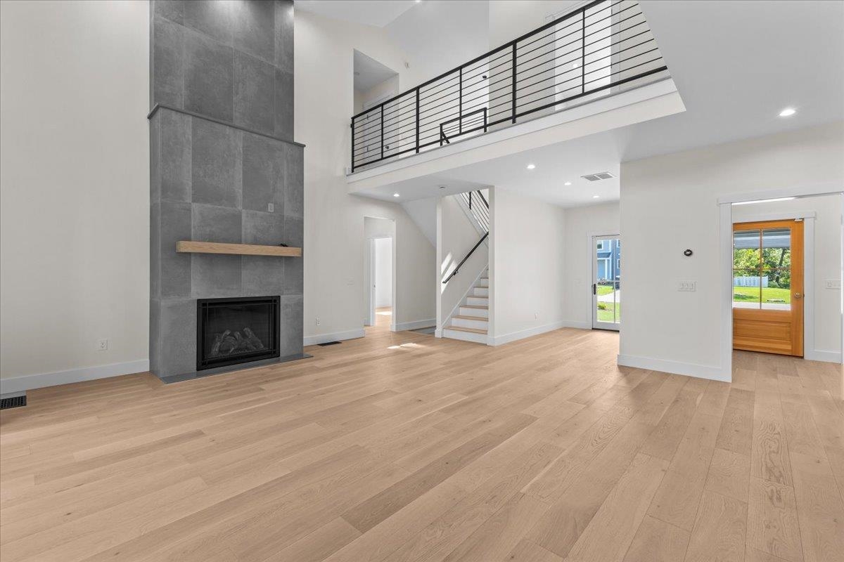 539 Thomas Lane Unit: 27