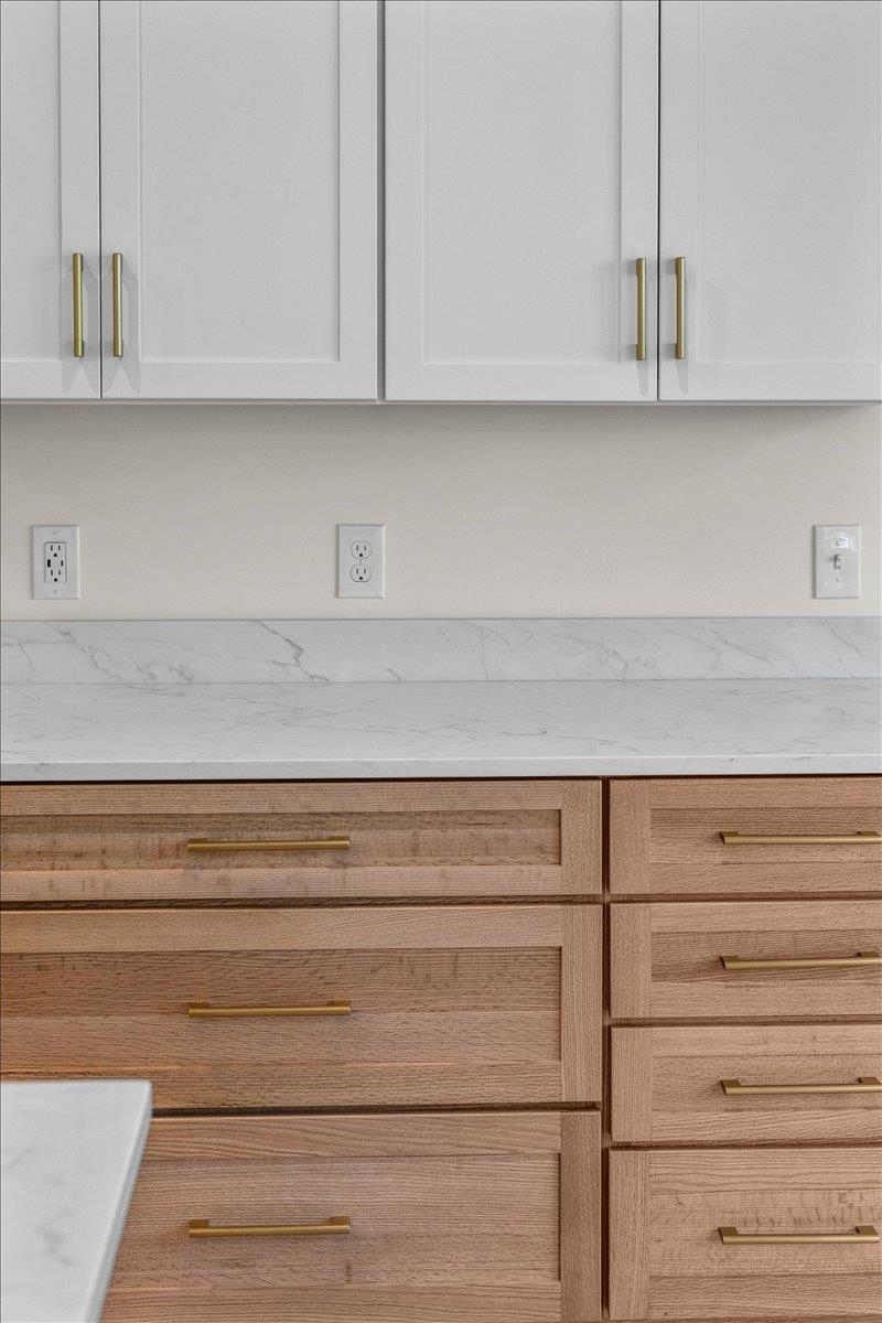 539 Thomas Lane Unit: 27
