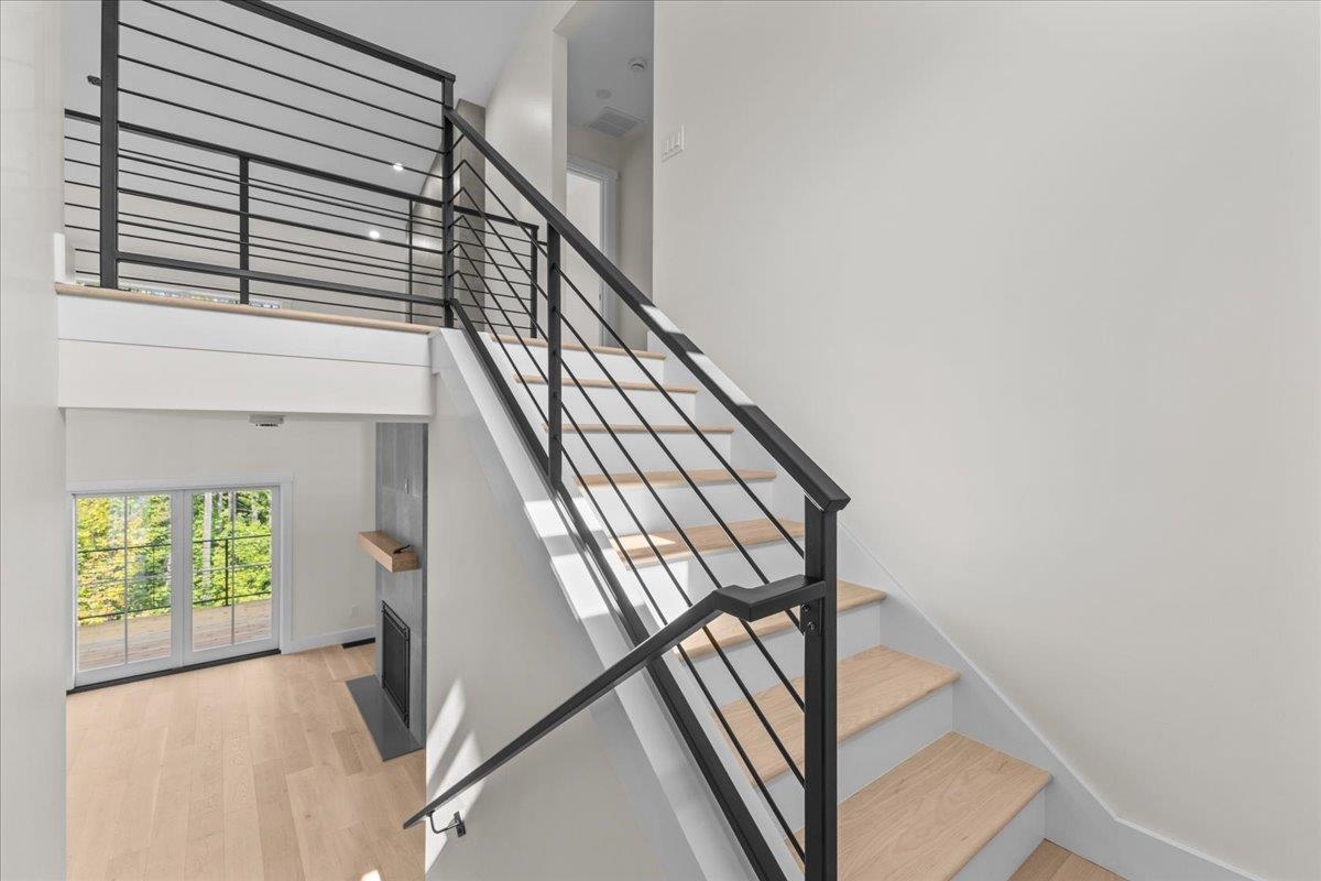 539 Thomas Lane Unit: 27