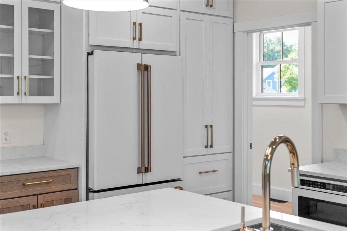 539 Thomas Lane Unit: 27