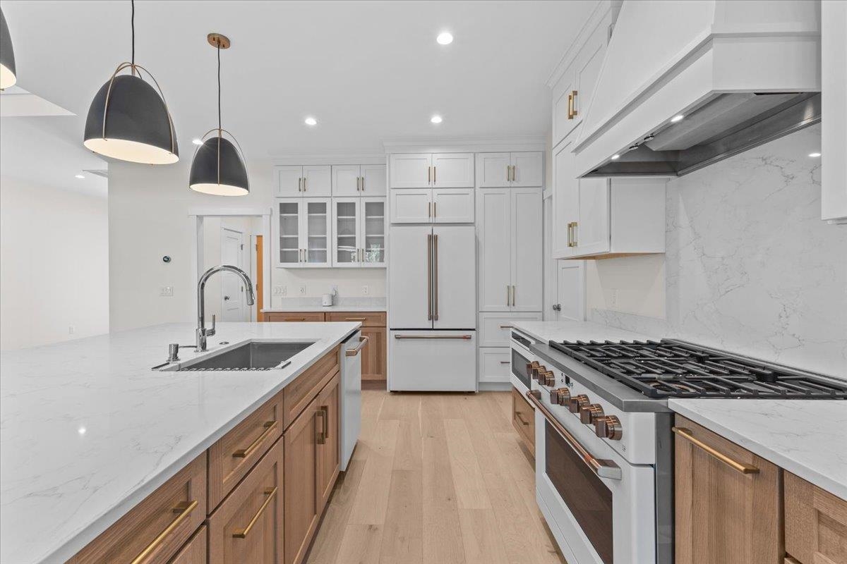 539 Thomas Lane Unit: 27
