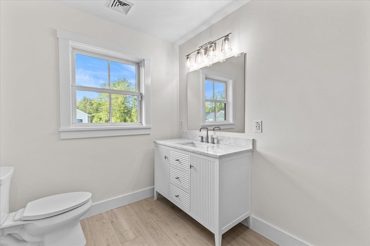 539 Thomas Lane Unit: 27