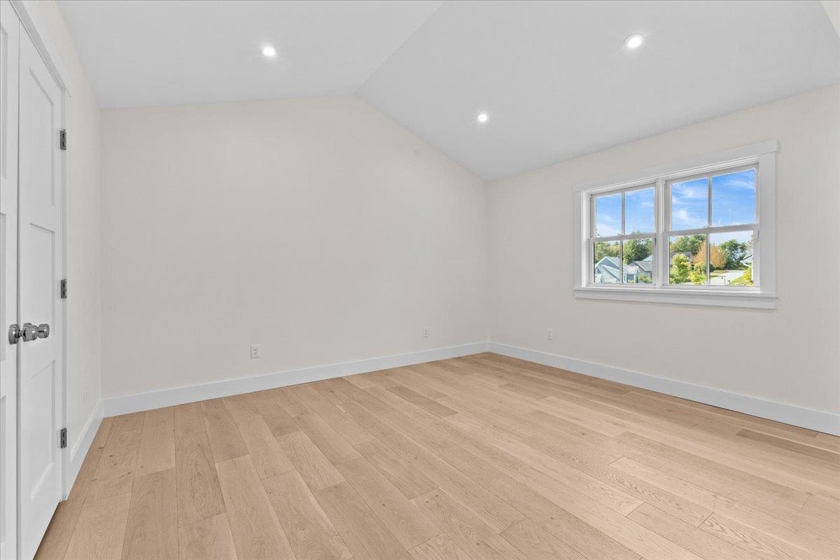539 Thomas Lane Unit: 27