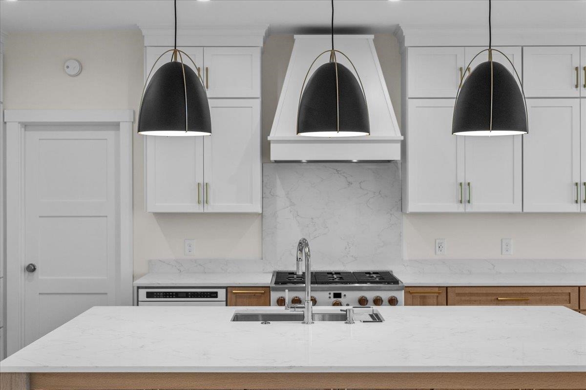 539 Thomas Lane Unit: 27