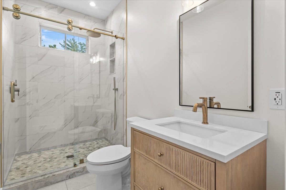539 Thomas Lane Unit: 27