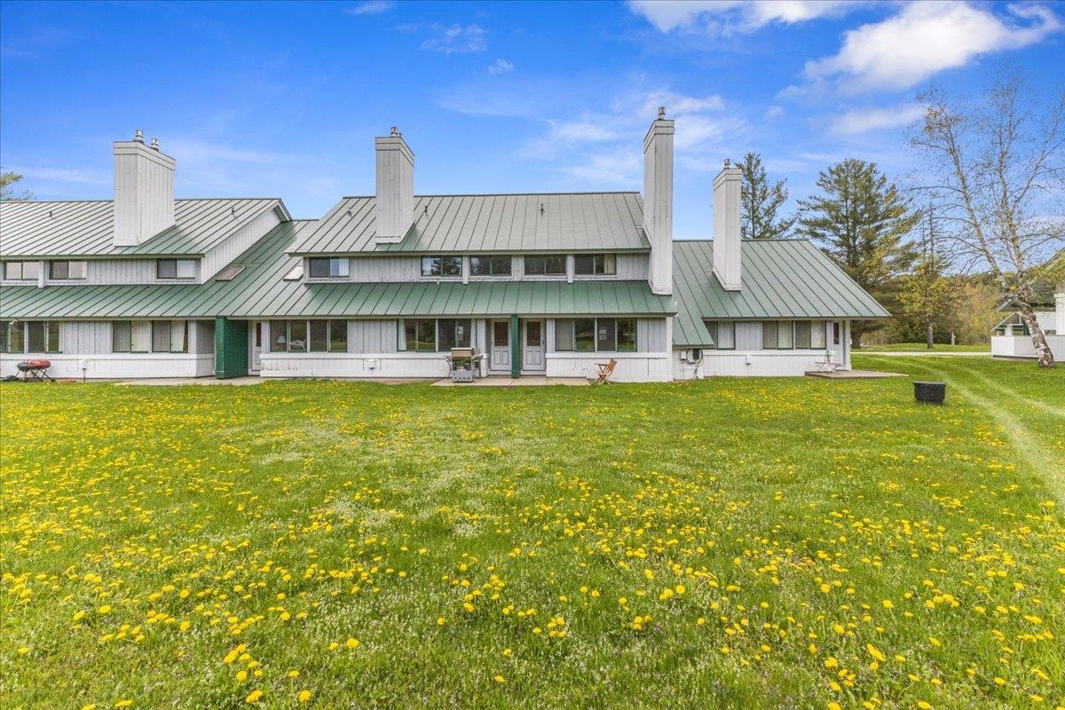 185 Village Green Drive Unit: 8B