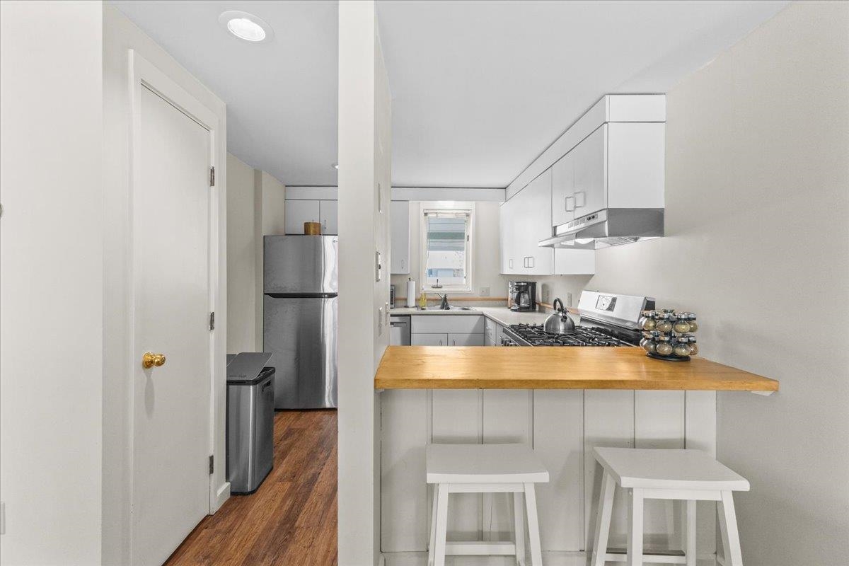 185 Village Green Drive Unit: 8B