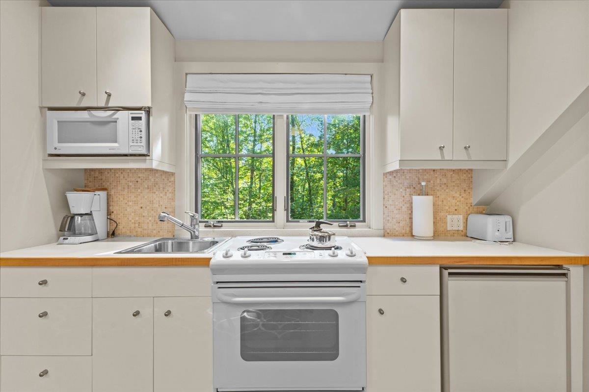 961 Little River Farm Road