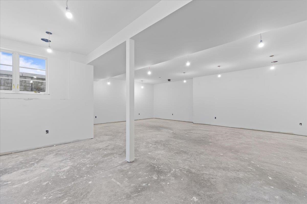 24 River's Edge Lane Unit: 2