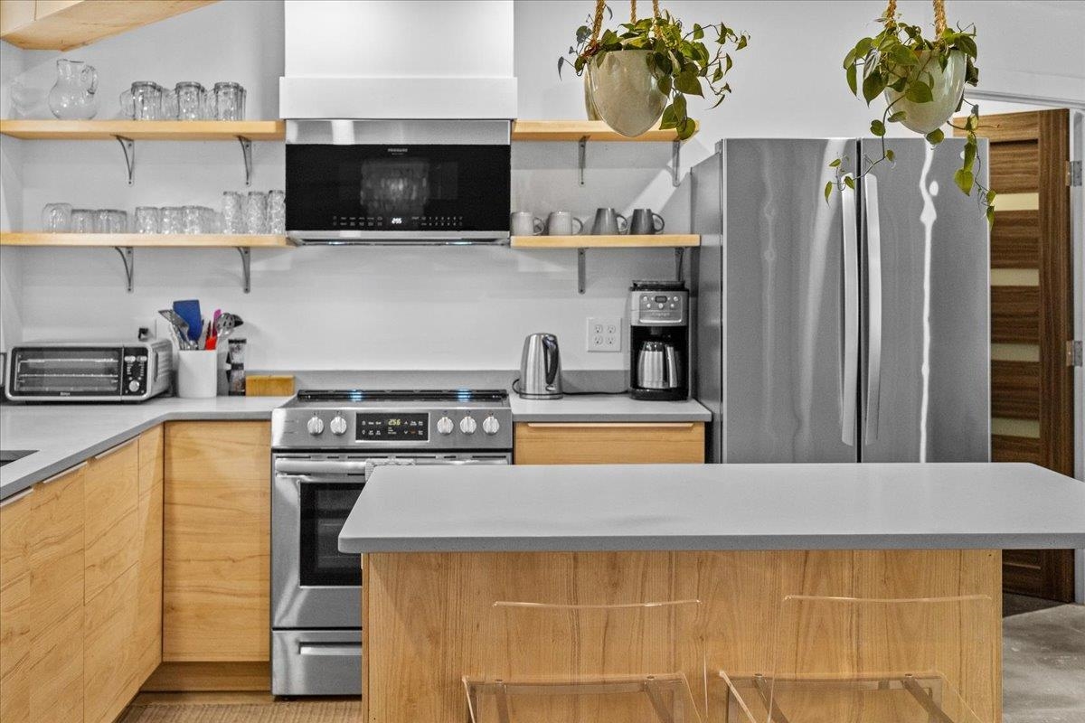 454 Mountain Road Unit: 8