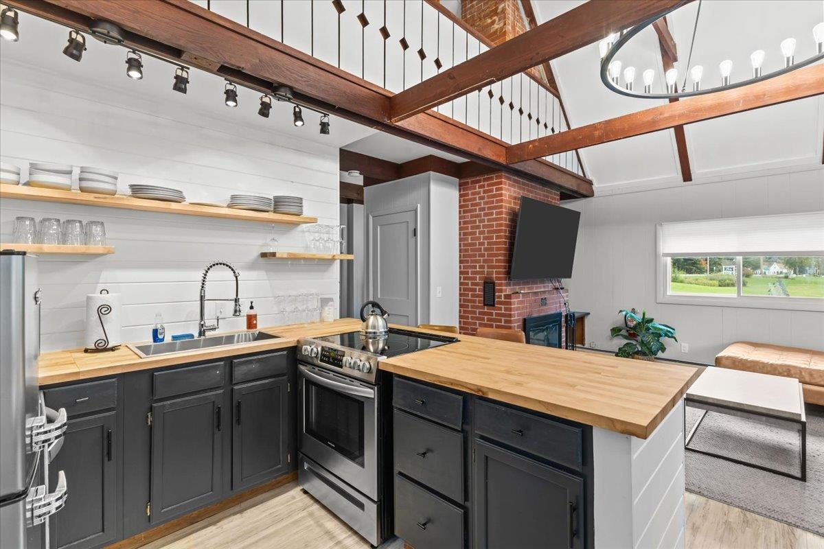 14 Strom Farm Lane