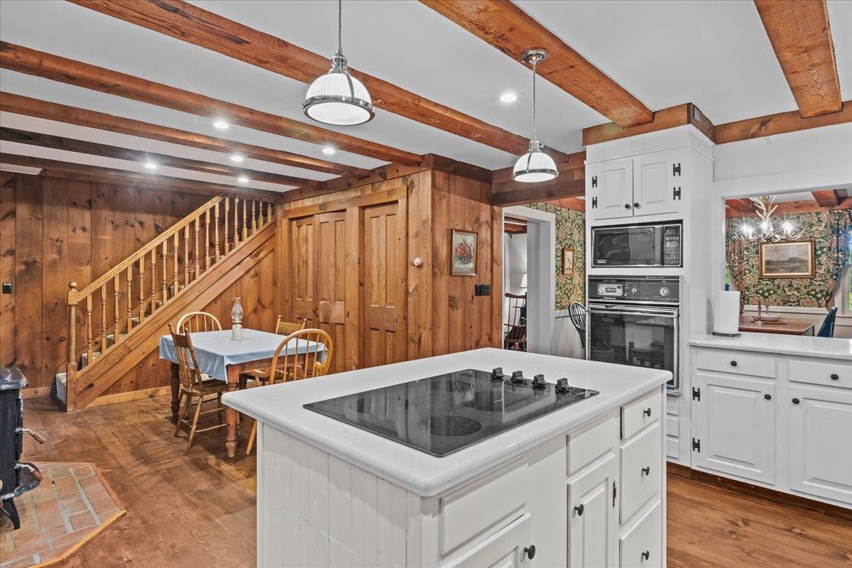 1646 Sweet Road