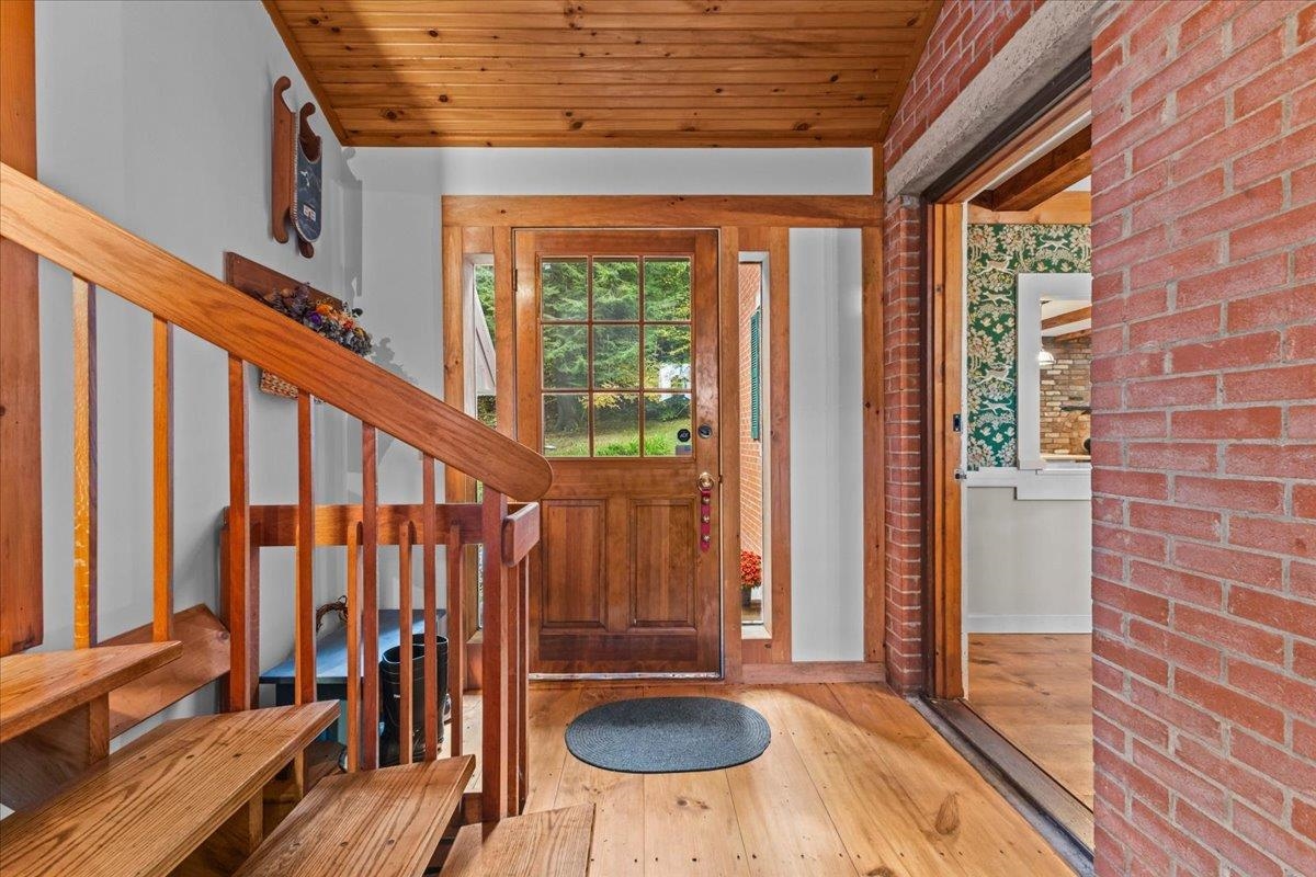 1646 Sweet Road