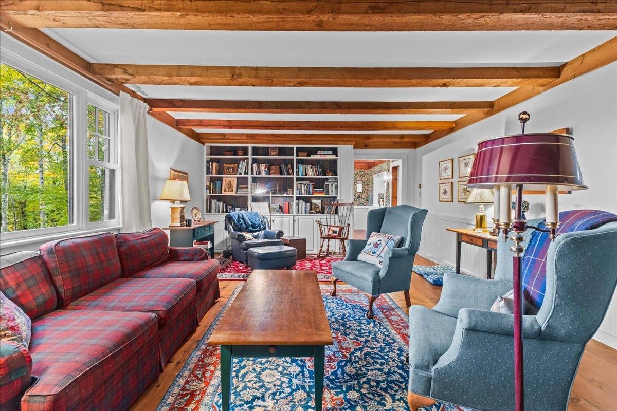 1646 Sweet Road