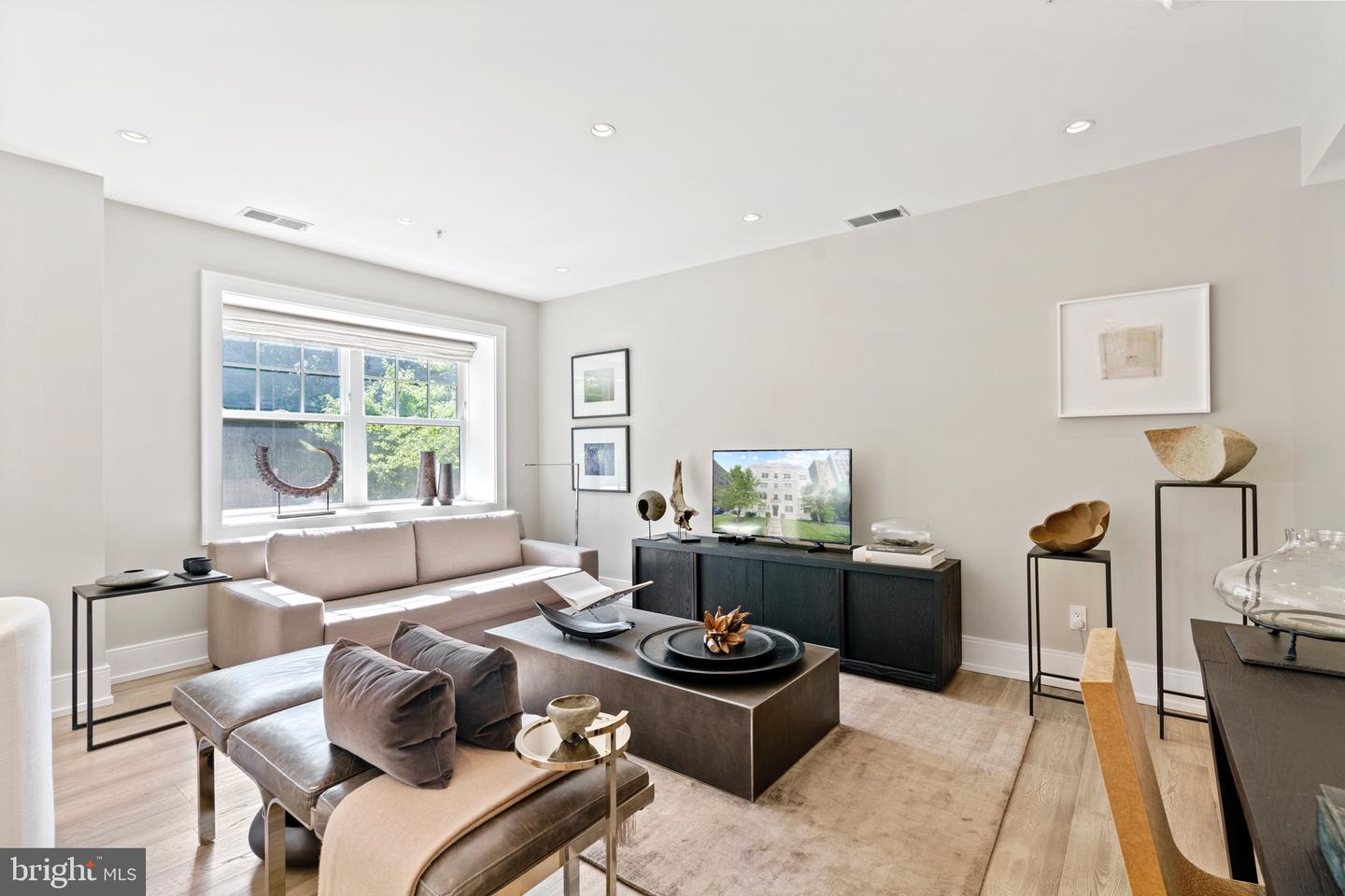 2434 16th St NW #101