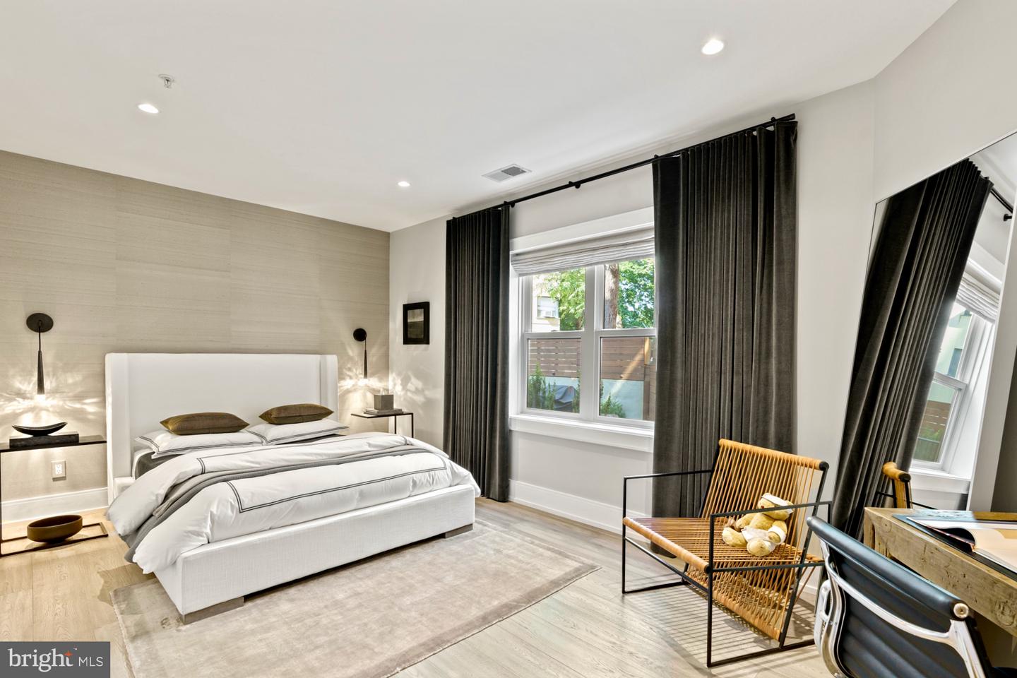 2434 16th St NW #101