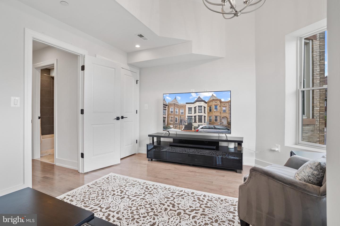 32 Todd Pl NE #2