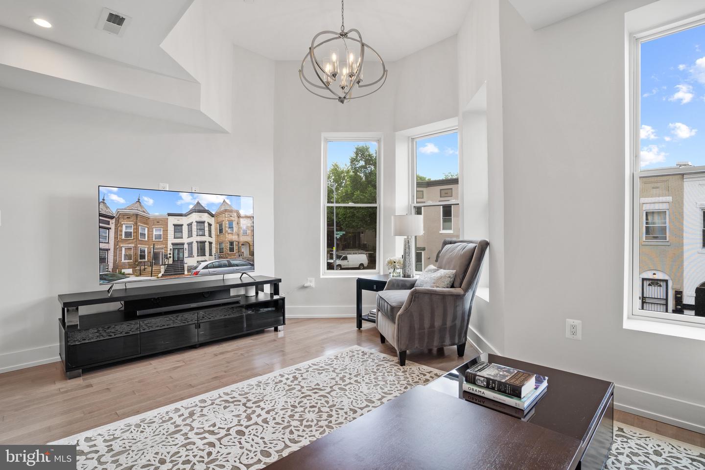 32 Todd Pl NE #2