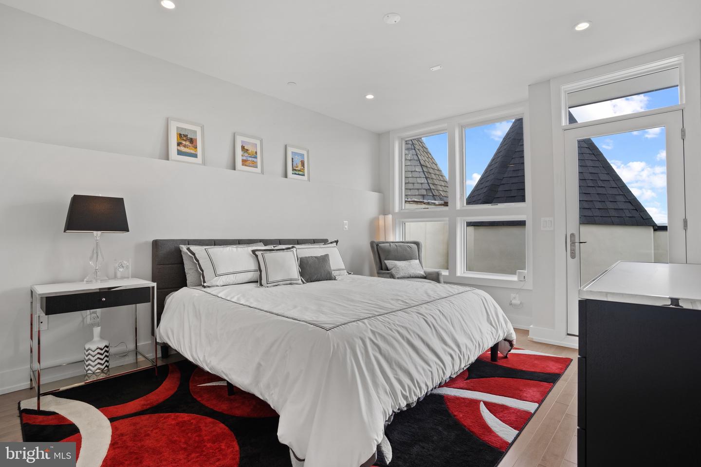 32 Todd Pl NE #2