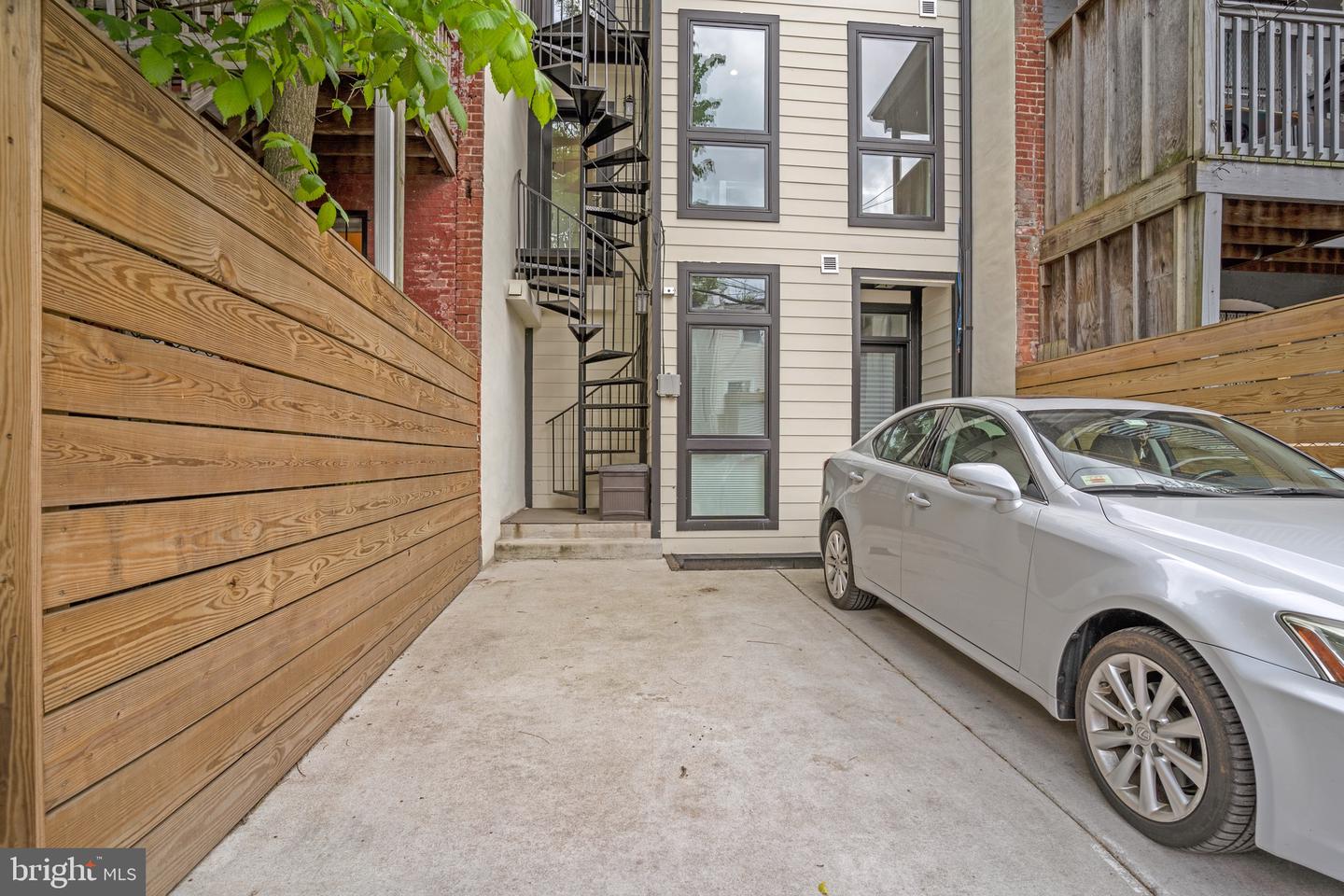 32 Todd Pl NE #2