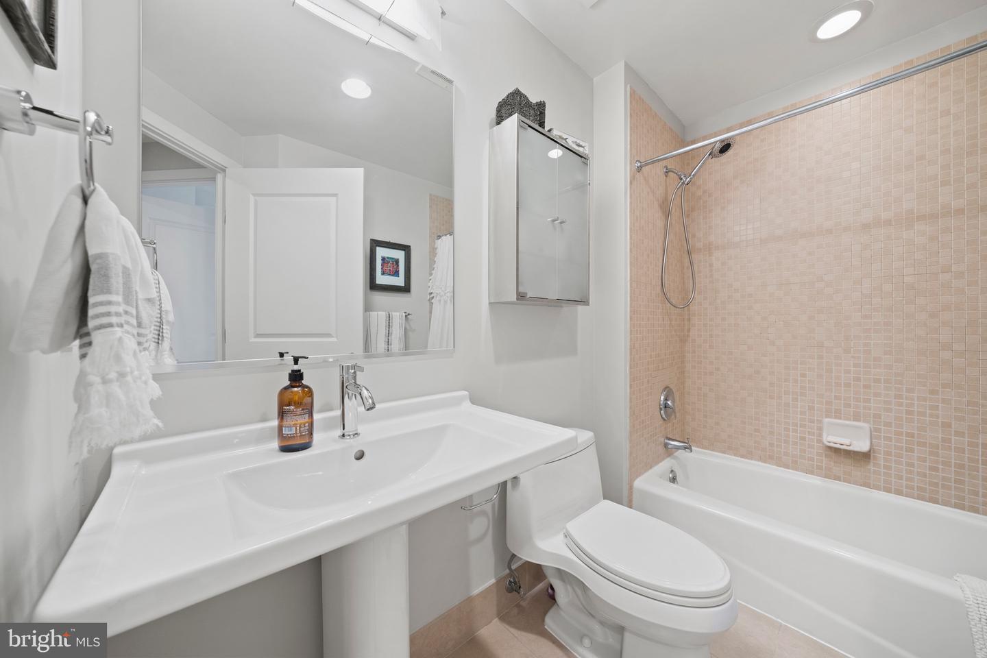 2125 14th St NW #528