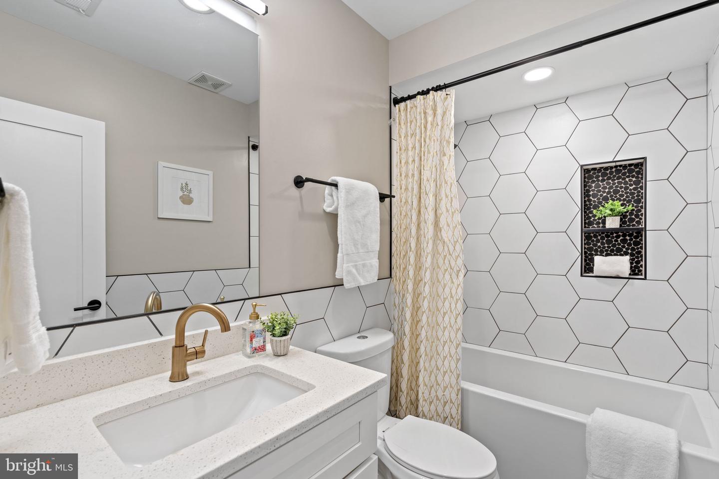 1201 W Virginia NE #2