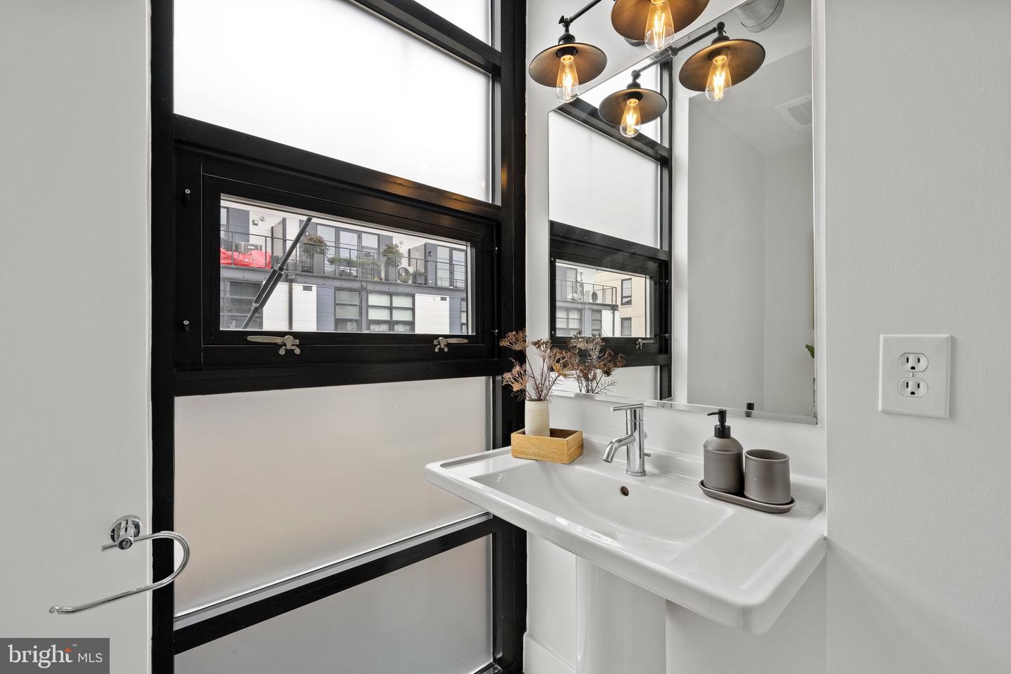 2125 14th St NW #325w