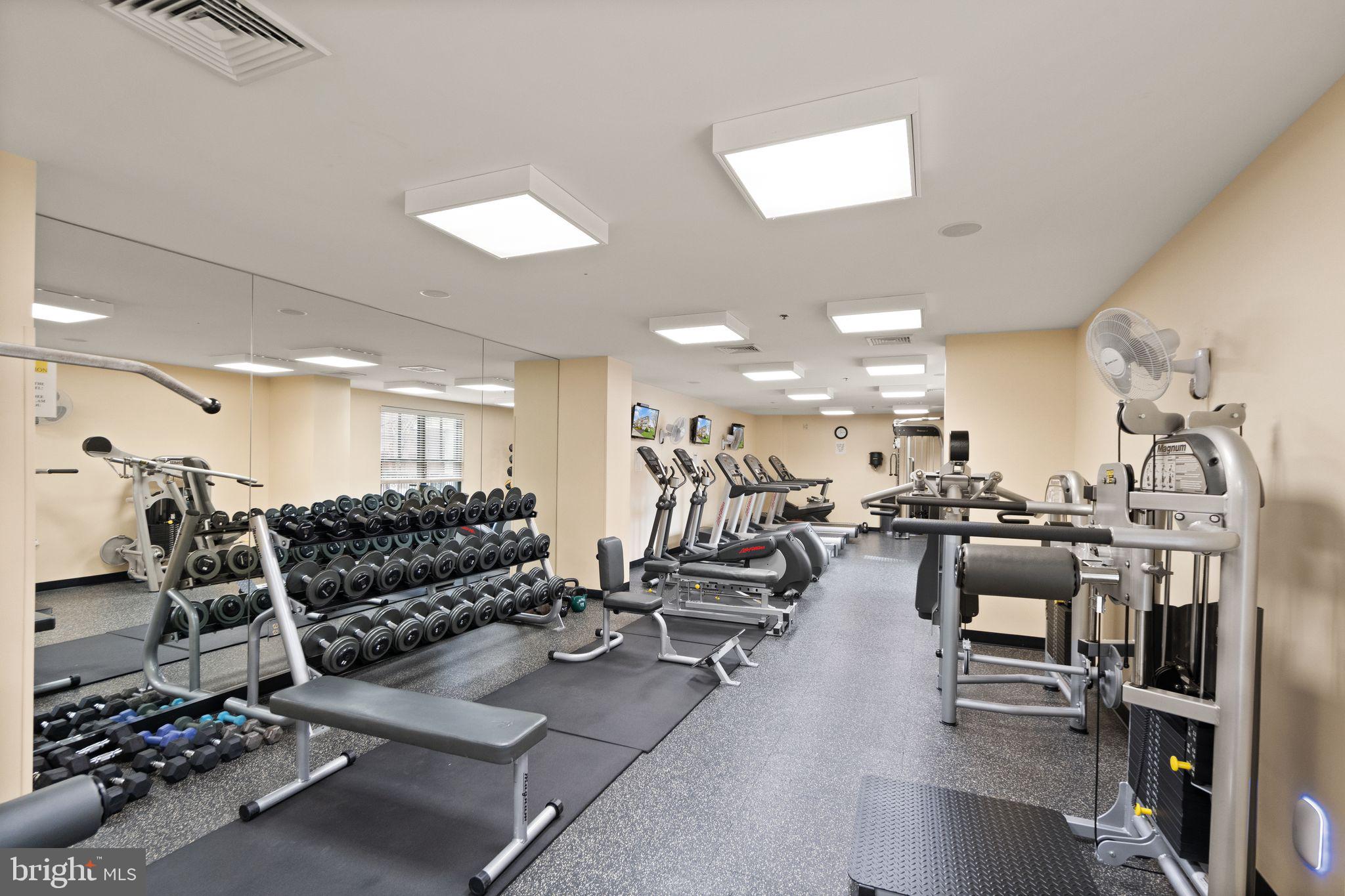 910 M St NW #112